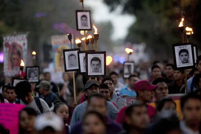 Manifestaci&oacute;n en M&eacute;xico por Ayotzinapa (imagen de archivo)