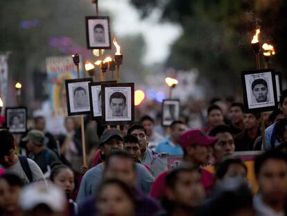 Manifestaci&oacute;n en M&eacute;xico por Ayotzinapa (imagen de archivo)