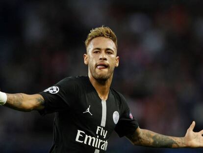 Neymar celebra el gol que abrió la goleada del PSG.