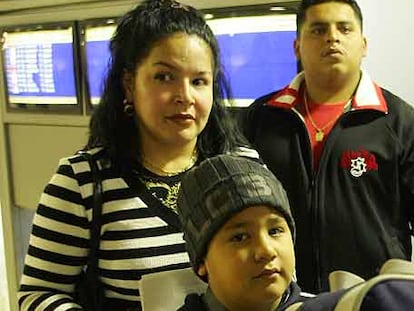 Maryuri Córdoba, acompañada de su hijo Jonathan.