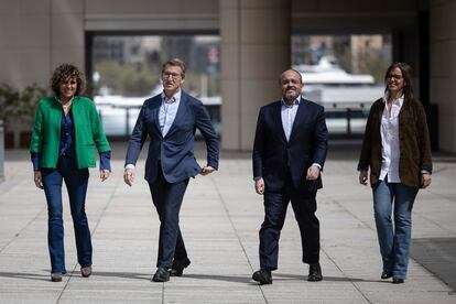 Dolors Monserrat, Alberto Núñez Feijóo, Alejandro Fernández y Carmen Fúnez a su llegada a la junta directiva del PP catalán. Feijóo confirma a Alejandro Fernández como candidato a las elecciones catalanas