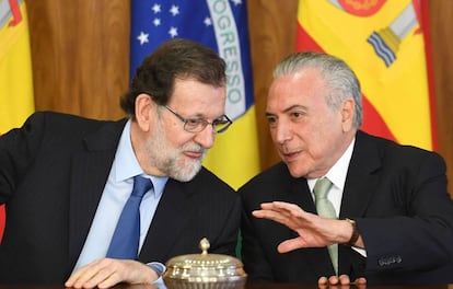 El presidente de España Mariano Rajoy con el presidente de Brasil, Michel Temer