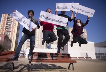 La campaña #botaxla infancia.