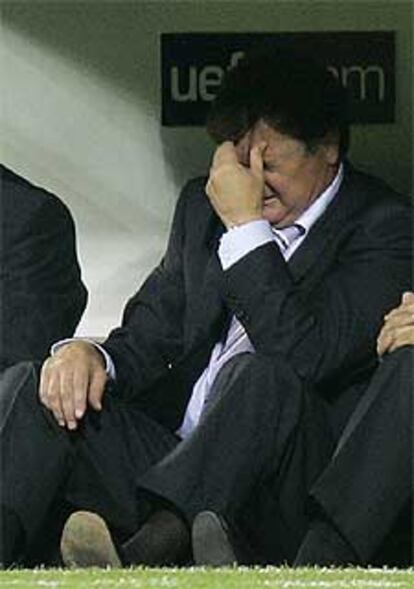 El entrenador del Real Madrid, José Antonio Camacho, durante el partido contra el Bayer Leverkusen.