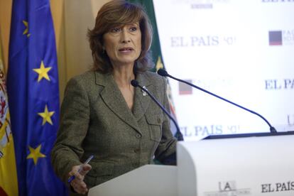 Yolanda Valdeolivas, decana de la Facultad de Derecho de la Universidad Autónoma de Madrid, durante un coloquio el 20 de octubre.