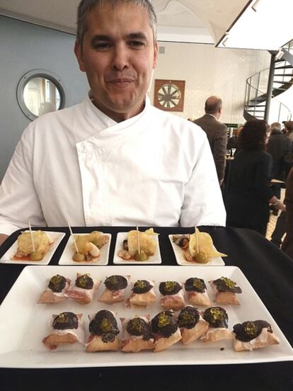 El 'chef' Nando Jubany presentando unas tapas