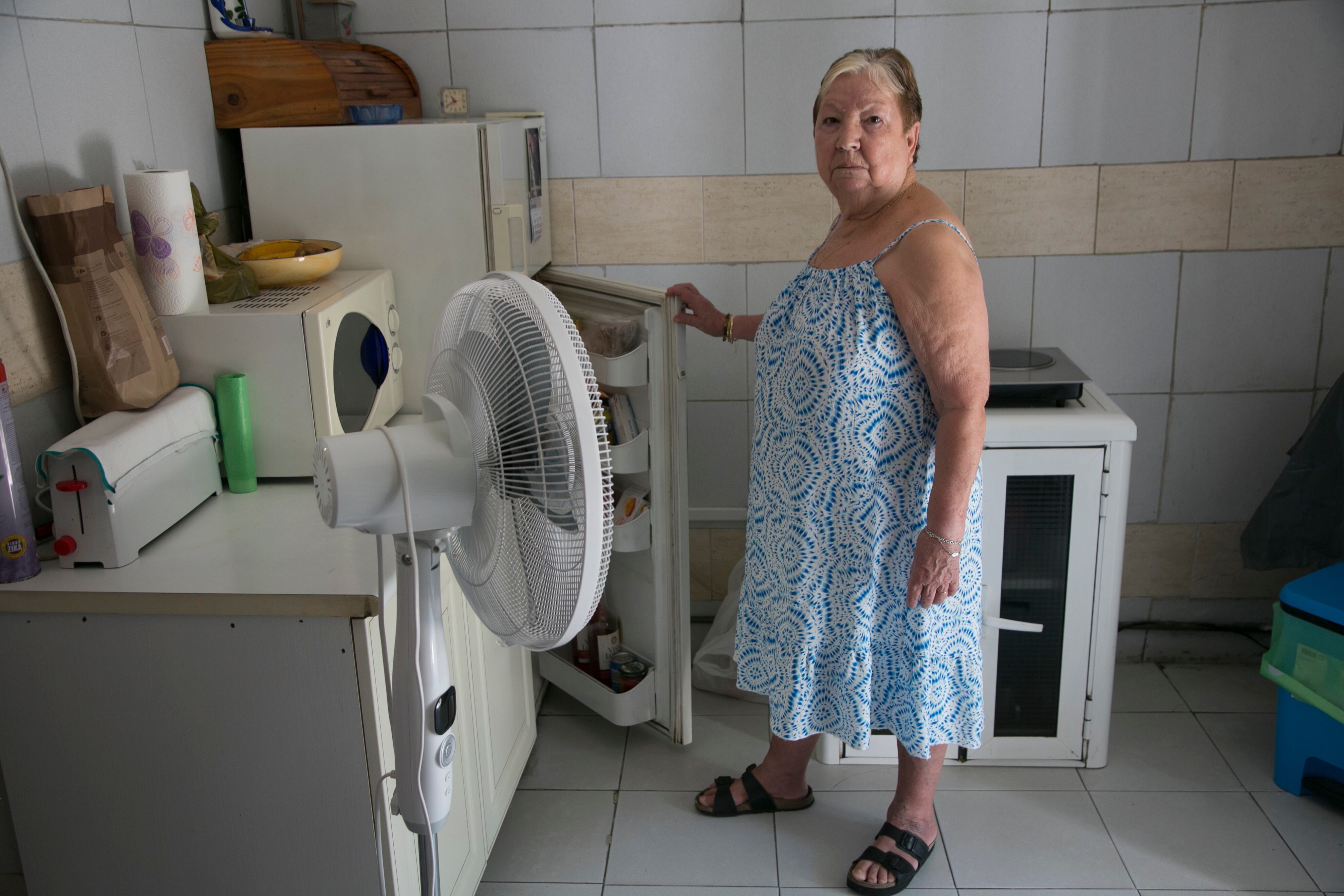 Carmen Sánchez en la cocina de su casa de Las Rozas (Madrid). 