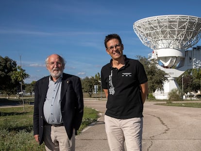 Nobel laureates Michel Mayor (l) and Didier Queloz in the European Space Agency Center in Villafranca del Castillo.