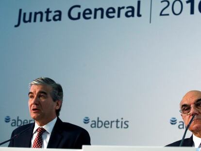 Francisco Reyn&eacute;s, consejero delegado de Abertis, junto al presidente de la compa&ntilde;&iacute;a, Salvador Alemany.