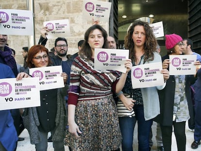 Diputadas y trabajadores de las Cortes Valencianas en el paro por el 8 de Marzo. 
