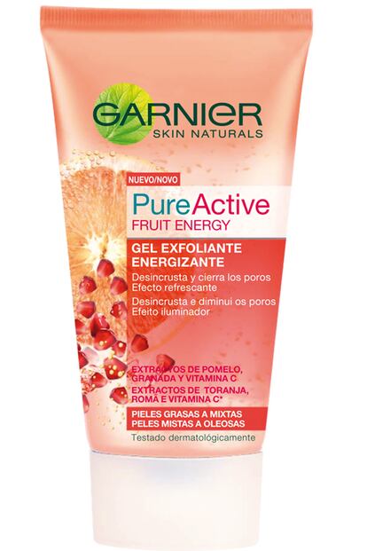 Garnier acaba de lanzar una nueva forma de limpiar y purificar las pieles grasas y con imperfecciones. Es la gama Fruit Energy, englobada dentro de su línea PureActive. Nos quedamos con el gel exfoliante energizante que contiene ingredientes frutales como el pomelo y la granada que permiten una exfoliación estimulante y cargada de vitamina C. Este gel también contiene ácido salicílico para una limpieza aún más profunda. Cuesta 4,99 euros. 