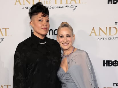 Sara Ramirez y Sarah Jessica Parker, protagonista de 'And Just Like That'. 