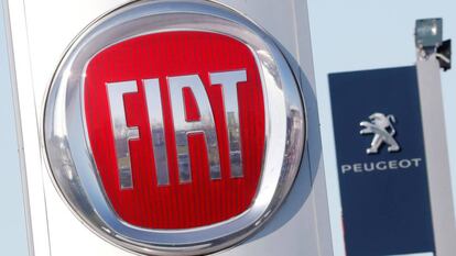 Logos de Fiat y Peugeot.