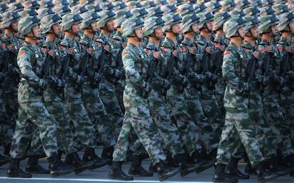 Desfile militar na praça da Paz Celestial (Tiananmen), em Pequim.