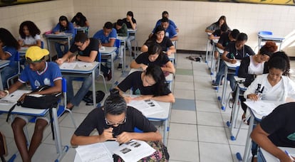 Alunos da rede estadual de Salvador se preparam para o Enem.