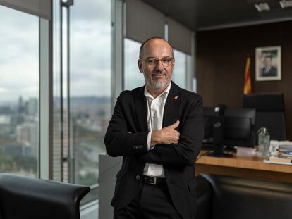 Carles Campuzano, consejero de Derechos Sociales, fotografiado en su despacho, en una imagen de archivo.