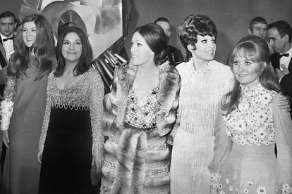 Las cuatro ganadoras de aquel año: Lenny Kuhr (Holanda), Frida Baccara (Francia), Salome (España) y Lulu (Reino Unido) junto a Massiel, vencedora el año anterior.