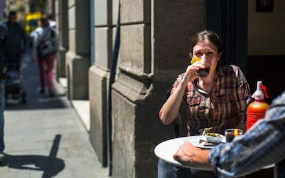 Vermuter&iacute;a en la calle Carme, en el bario del Raval, en Barcelona. 