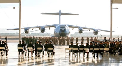 El primer avión de transporte militar Airbus A400M adquirido por España, en la base aérea de Zaragoza.