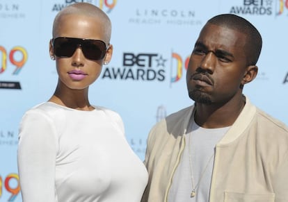 Amber Rose y Kanye West, en junio de 2009.