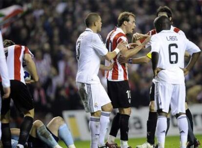 Yeste discute con Lass en presencia de Pepe tras ser expulsado por empujar a Casillas, en el suelo.