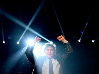 El candidato ultra a la presidencia de Argentina, Javier Milei, en el cierre de su campaña electoral, el miércoles en Buenos Aires.