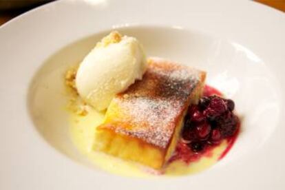 Torrija de brioche con helado de vainilla en Muñagorri.