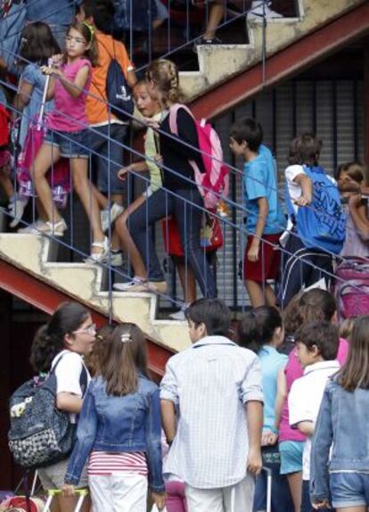 Primer día de clase en el colegio público Lorenzo Luzuriaga de la capital.