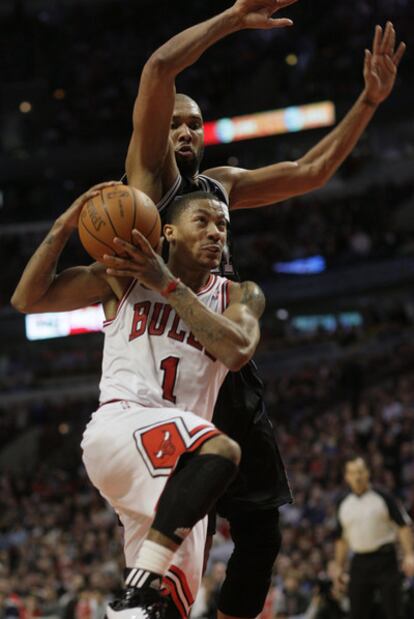 Derrick Rose ante Tim Duncan.