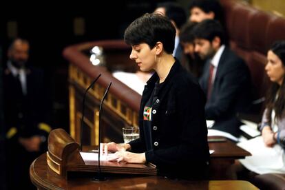 La diputada de ERC Marta Rosique, la más joven de la mesa de edad del Congreso y encargada de leer el decreto de Constitución de las Cortes.