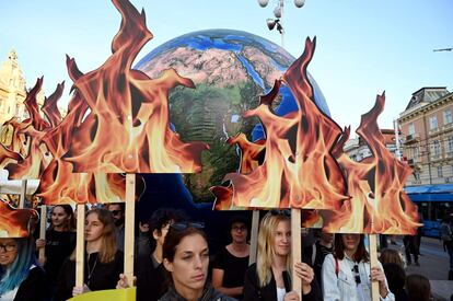 Estudiantes participan en la huelga convocada en Zagreb, Croacia.  