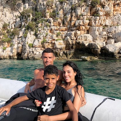 Cristiano Ronaldo junto a su familia en Costa Navarino, un lujoso complejo turístico situado en el suroeste de la península del Peloponeso.