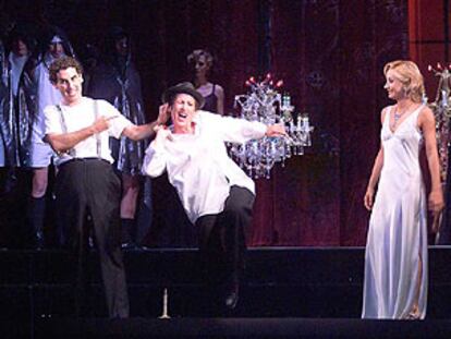 Los cantantes Juan Diego Flórez, Marie-Ange Todorowitch y Stefania Bonfadelli, durante su actuación en la ópera <i>Le comte Ory.</i>