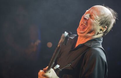 Adrian Belew, durante su actuación en la sala Bikini de Barcelona.