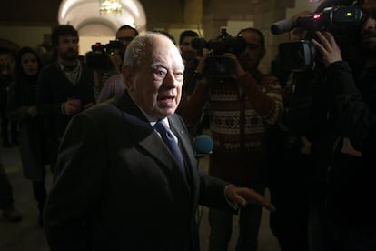 Pujol abandona el Parlament després de l'homenatge a Muriel Casals.