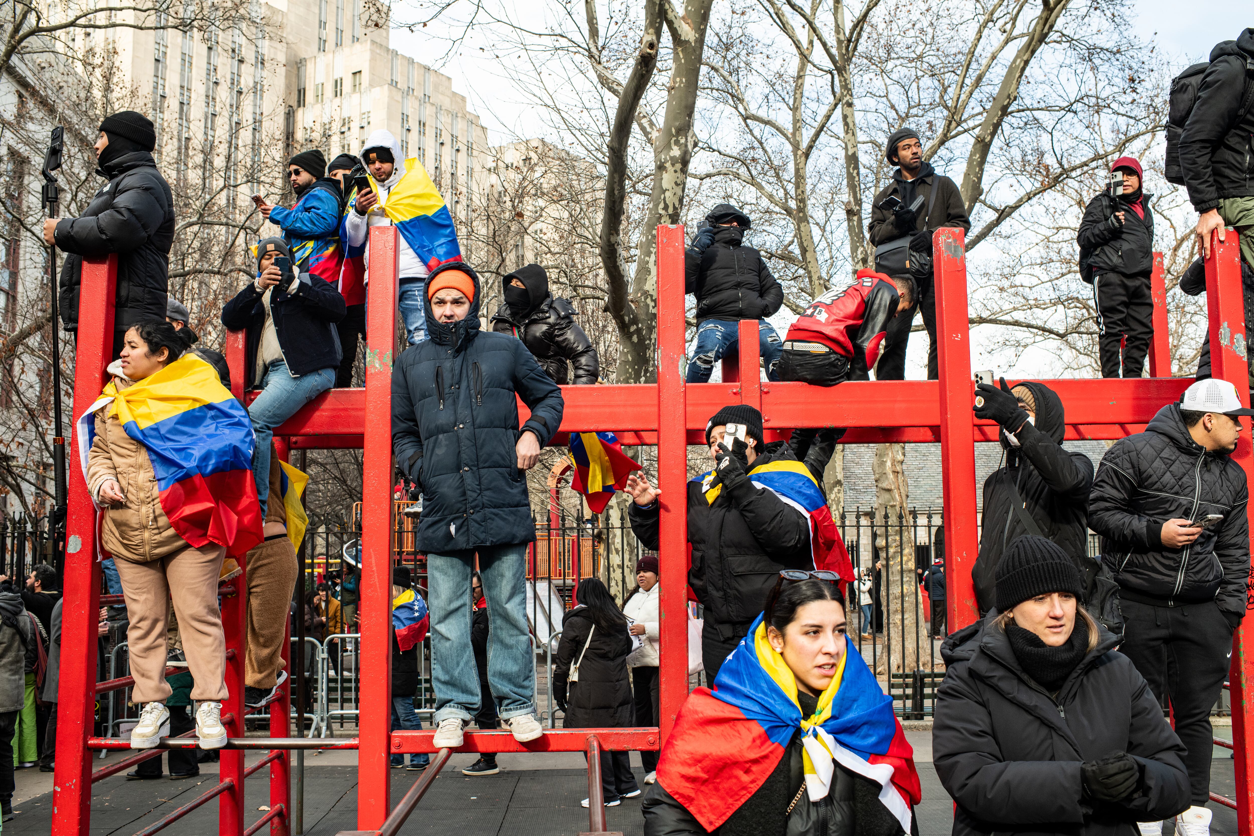 Venezolanos en las afueras del tribunal sur de Nueva York.