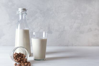Aunque es habitual utilizar pajitas, las cualidades organolépticas de la horchata se aprecian mucho peor, por lo que es recomendable beberla directamente del vaso.