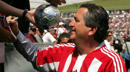 El empresario Jorge Vergara, en un partido de Chivas. 