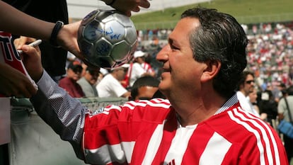 El empresario Jorge Vergara, en un partido de Chivas. 