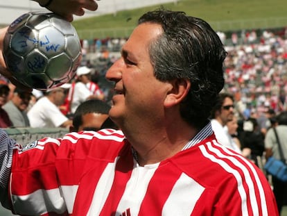 El empresario Jorge Vergara, en un partido de Chivas. 