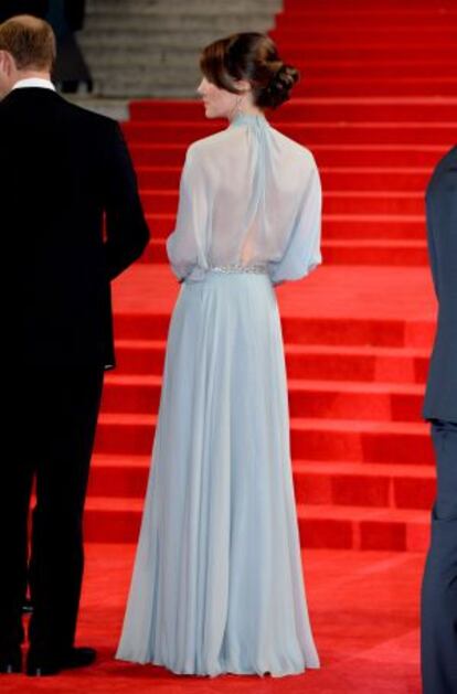 Kate Middleton en el estreno de 'Spectre', con un vestido diseñado por Jenny Packham.