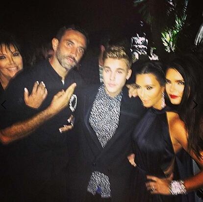 Kris Jenner, Riccardo Tisci, Justin Bieber, Kim Kardashian y Kendall Jenner.