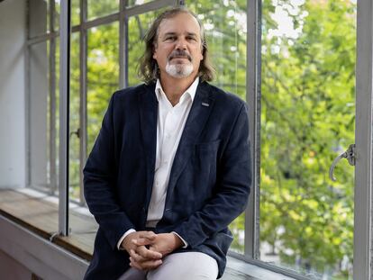 Jose Miguel Benavente, vicepresidente ejecutivo de CORFO, en su oficina en Santiago de Chile.