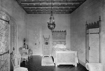 La rehabilitación de la Casa Amatller ha reproducido con toda fidelidad los muebles y la decoración de esta estancia, fotografiada por Antoni Amatller, que ahora luce exactamente igual que en el año 1900.