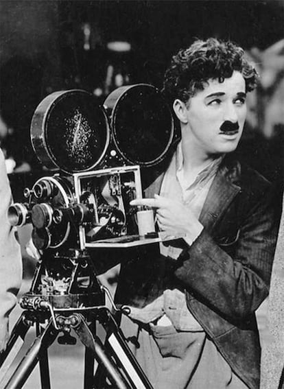 Chaplin, dirigiendo a finales de los años diez del siglo XX