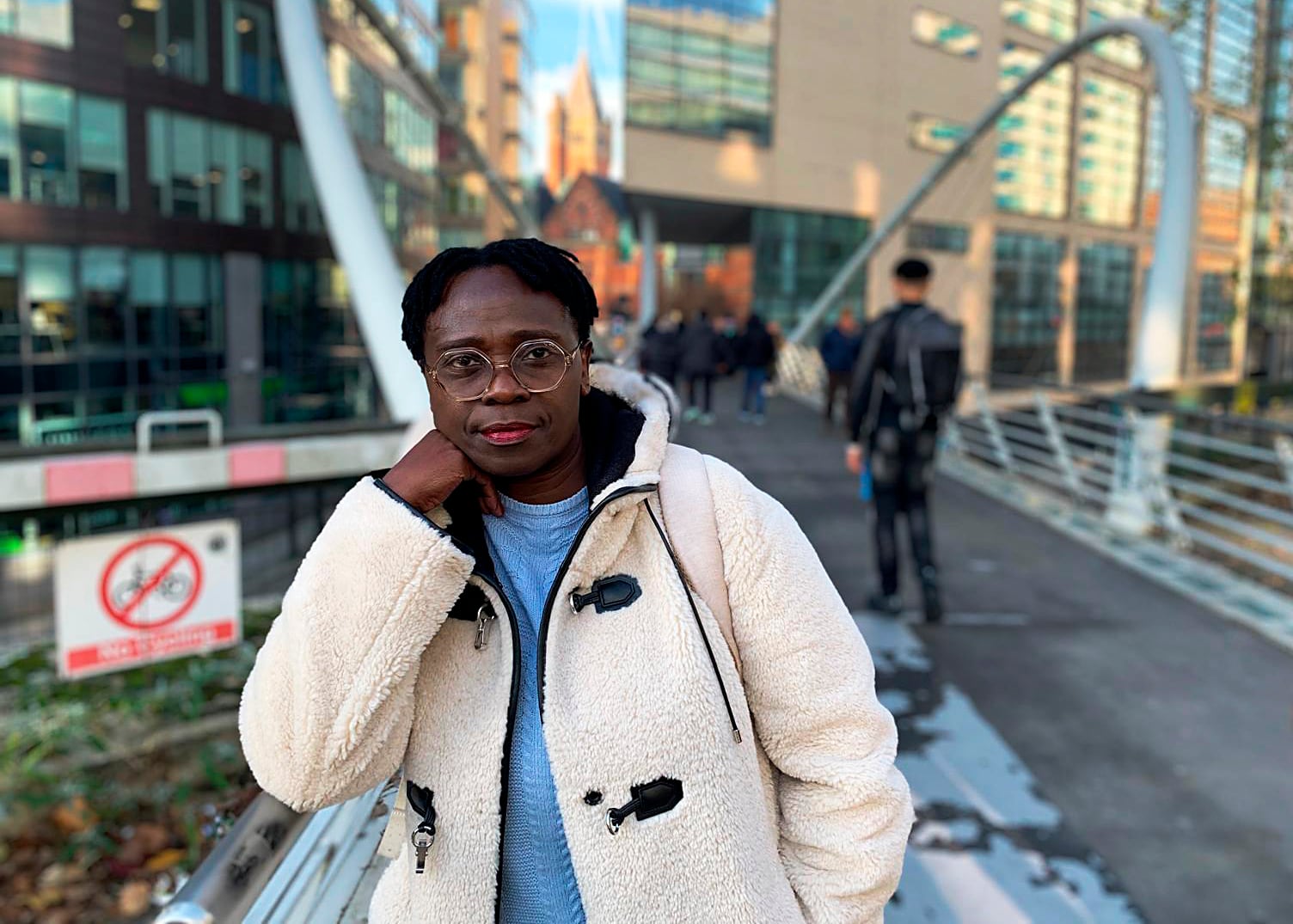 Jennifer Nansubuga Makumbi, escritora ugandesa: “Hacerse la tonta es también una estrategia para hacer la vida más soportable”