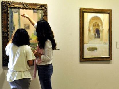 Visitantes en la muestra 'Sorolla. Jardines de luz'.