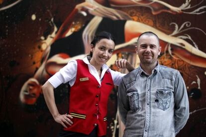 Los actores Roberto Mori y Nuria García.