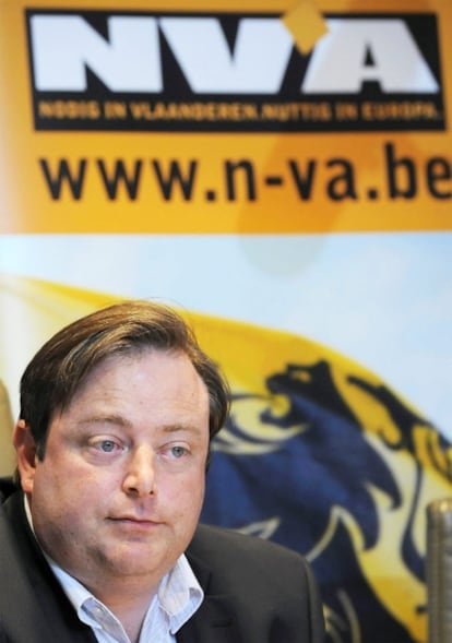 El líder del N-VA, Bart de Wever, en rueda de prensa la reunión de su partido.