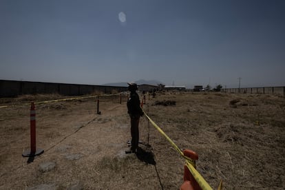 A group of parents and searchers entered the ranch on March 5. It was accessible to anyone, but they were escorted by the National Guard, as they always operate in dangerous terrain.







